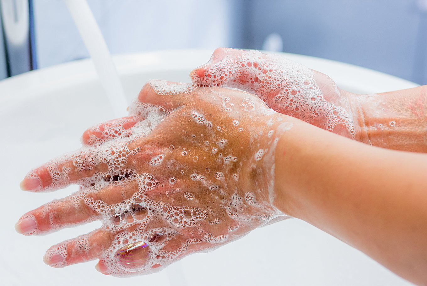Alle Mitarbeiter sind dazu aufgerufen sich regelmäßig und gründlich die Hände zu waschen.