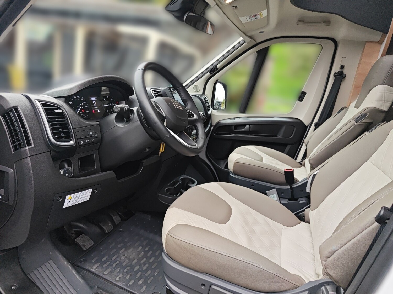 Knaus L!VE WAVE PLATINUM SELECTION 700 MEG Live 2025