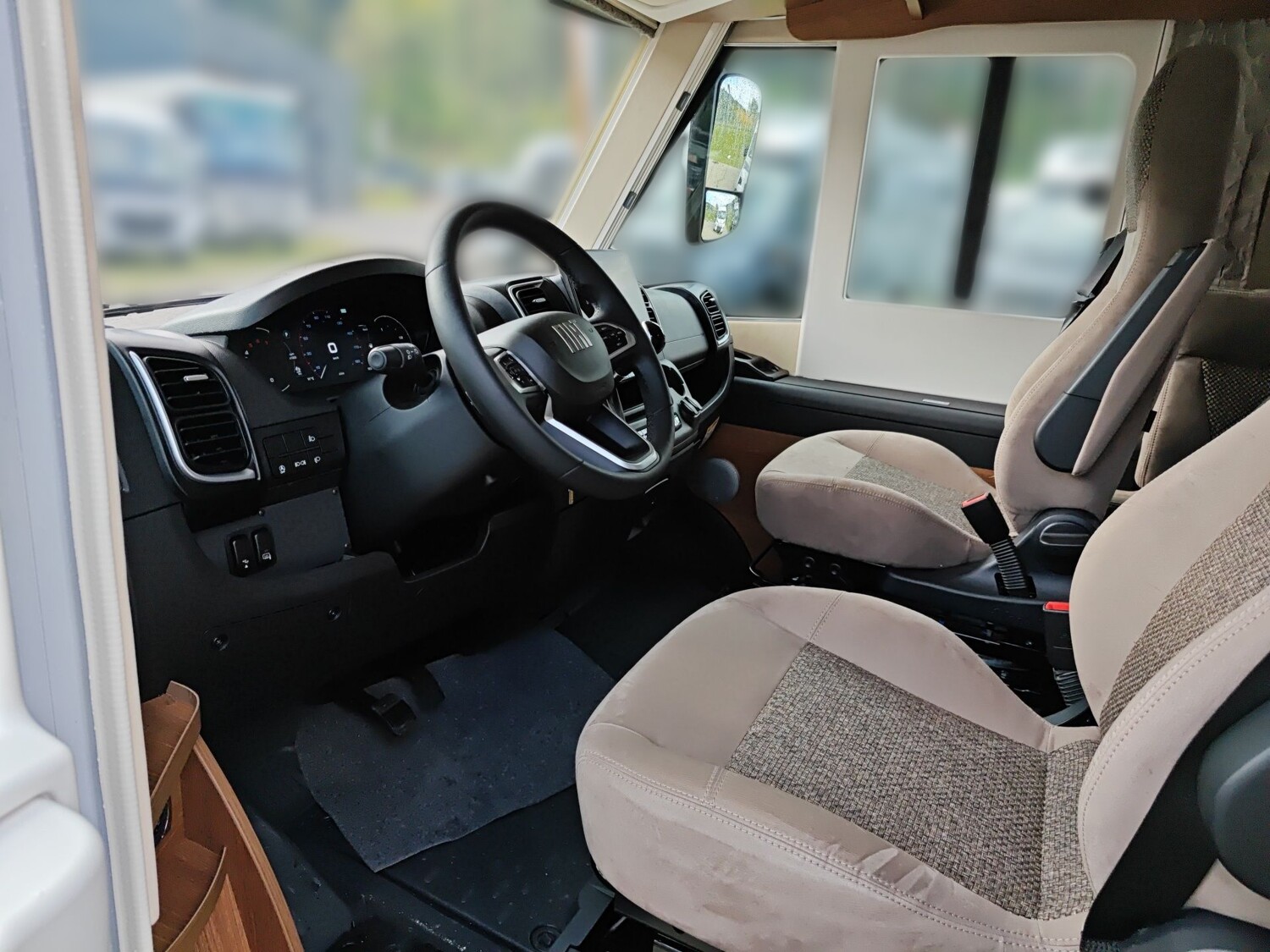 Carthago c-compactline I 143 LE Fiat 2025