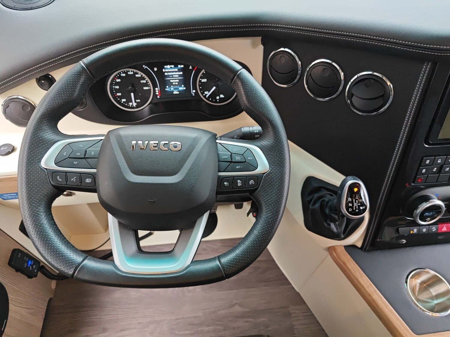 Morelo Loft 82 FB 2024